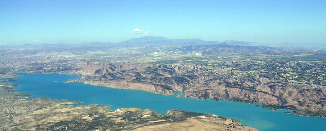 La suspensión del trasvase del Negratín deja sin agua a más de 19.000 hectáreas del Levante almeriense